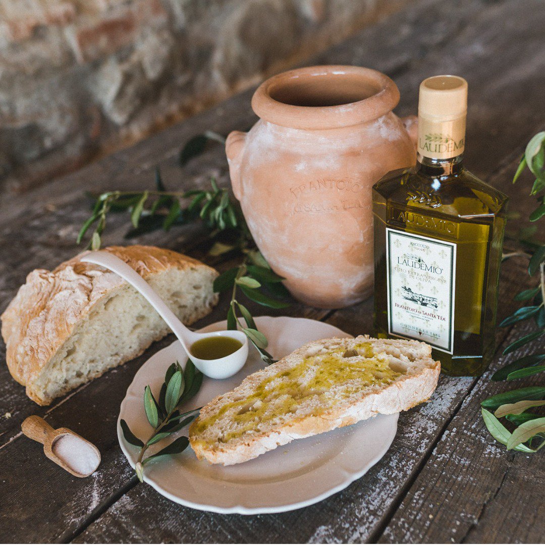 Bread and Laudemio extra virgin olive oil: that’s a match 😍@frantoiosantatea

#laudemio #laudemiooliveoil #frantoiosantatea #oil #olioevo #olioextraverginedioliva #oliotoscano #olio #extravirginoliveoil #tuscanygram #tuscanybuzz #tuscany #foodporn