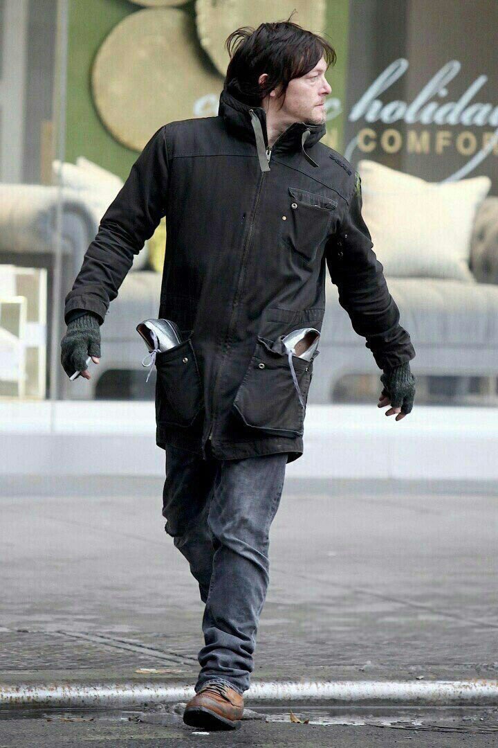 ノーマン リーダス 画像bot なんでもポケットに詰め込んでしまうノーマンリーダス