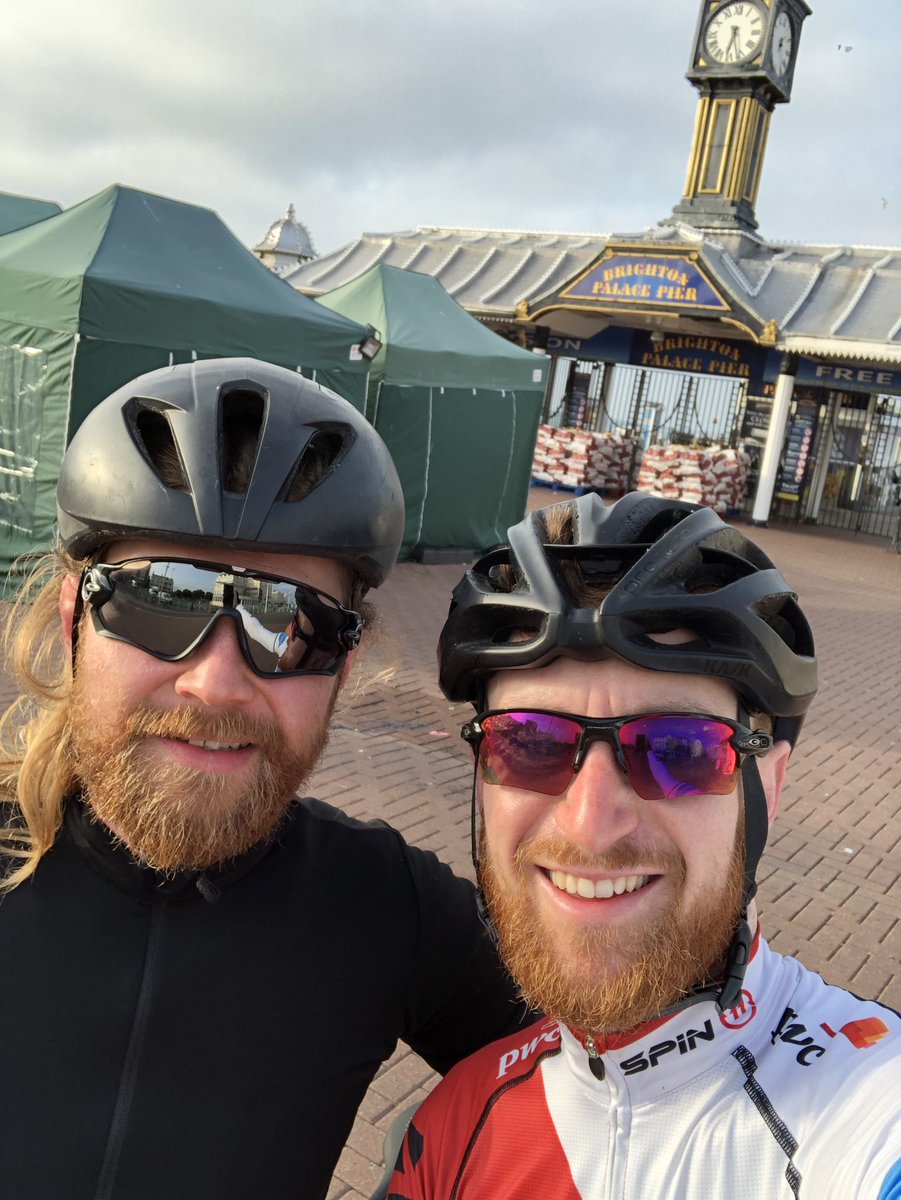 In the chase to 2,000 miles in a month I headed out at dawn with our trusty mechanic/bike expert/all round life guru, Rim, for a morning selfie at the pier @Love_Brighton ! Thanks @EmilyBarnes_95 for the great suggestion of going up Ditchling Beacon (🤔 😬 ouch) #PwCRtN