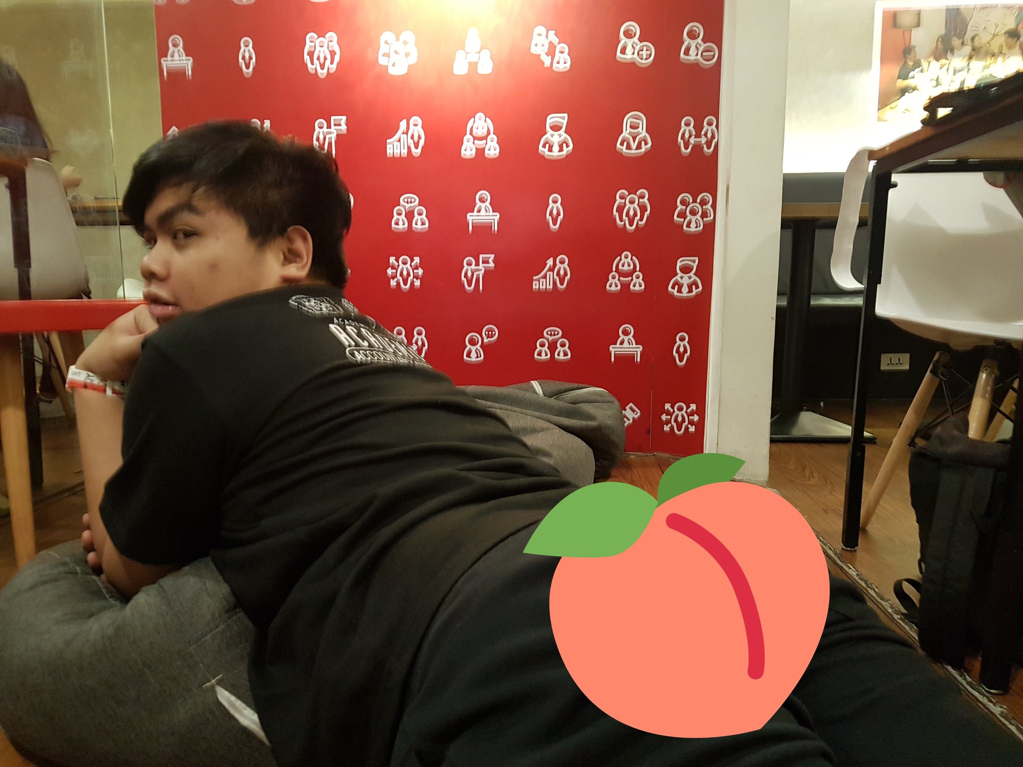 Happy bday kuyaa!! thank ü for being our constant lifesaver!! luv ka ng a7 slash a6!! jajjaja mwapz 