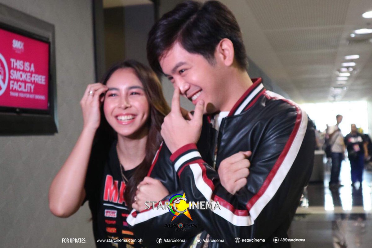 StarCinema's tweet photo. #BlockZ stars Julia Barretto and Joshua Garcia at #ToyCon2019 ‼️ https://t.co/B74w6T0n9O