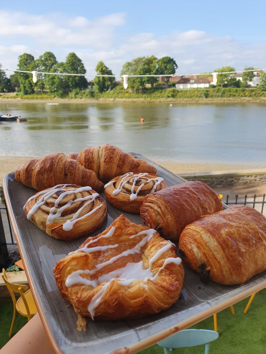 #soexited #breakfast #bytheriver #pastries #w4 #chiswick 🥐🍳🍳