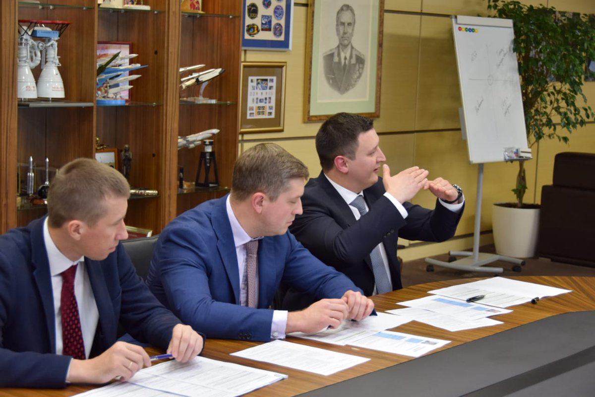 Встреча с финалистами Всероссийского конкурса управленцев «Лидеры России - 2019» Ю.Зобовым, А.Кроминым и В.Осипенко. Молодые, но уже опытные руководители и технические специалисты хотят связать свою судьбу с ракетно-космической отраслью. <a href="/roscosmos/">РОСКОСМОС</a> формирует молодую гвардию