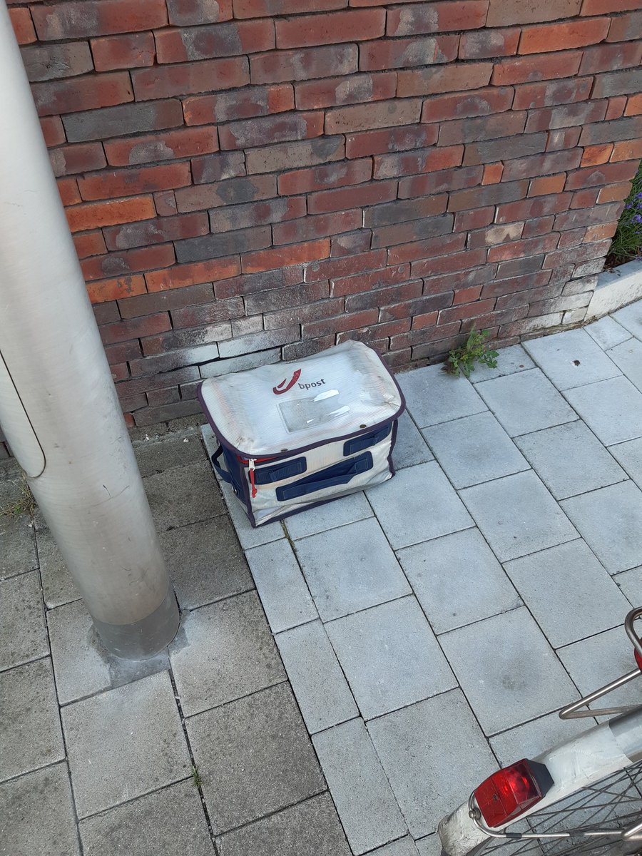 klankwerk's tweet photo. @bpost_nl er staat hier een volledige zak post al.even op straat. Is dat de bedoeling? https://t.co/KySOAMboXt
