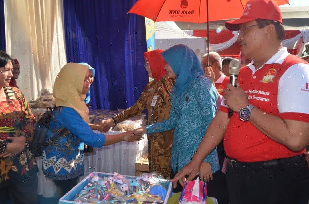 humasGrobogan's tweet photo. Pembukaan Pameran dan gelanggang dagang kelompok UPPKS Kab/Kota se Jawa Tengah.
#groboganindah #groboganbersemi #wisatagrobogan #groboganmaju #groboganjaya #purwodadigrobogan #purwodadijateng #visitgrobogan #visitpurwodadi #grobogangayeng https://t.co/9xwLzwKfk7
