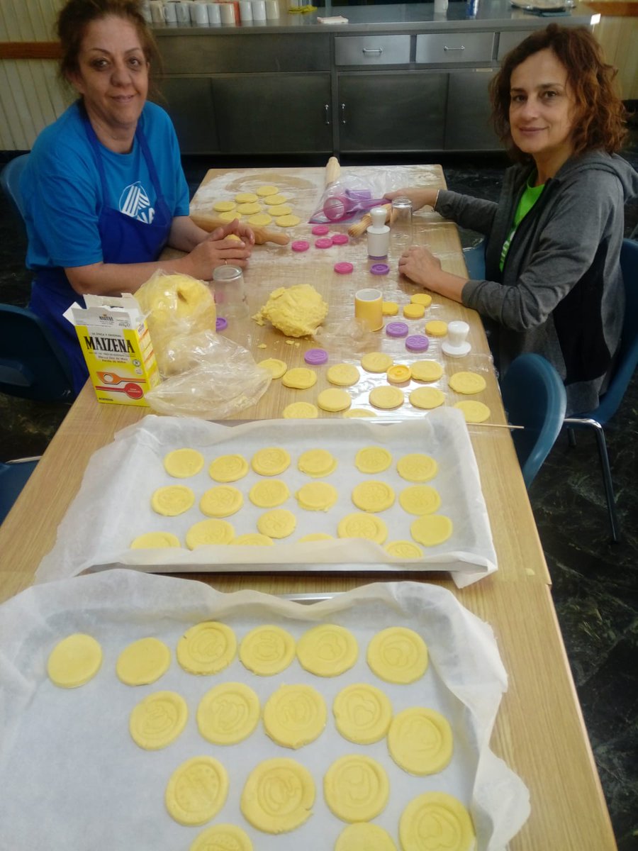 AEPNAA1's tweet photo. Galletas con masa de @confimarques y arroz con leche sin leche de vaca en nuestro Campamento de Verano. ¡Qué postrazos!😋 #AepnaaCamp2019 https://t.co/fzTk7CzNyI