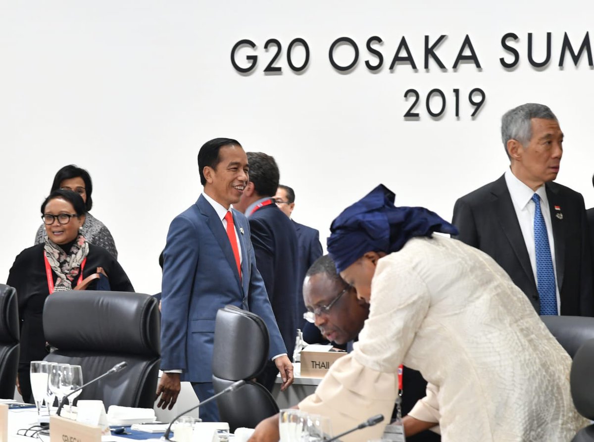 arimanik's tweet photo. 1/ Ucapan Selamat dari Pemimpin Dunia Mengalir ke Presiden Jokowi di KTT G20 Osaka. 
Dalam pelaksanaan Konferensi Tingkat Tinggi (KTT) G20 di Osaka, Jepang, 
#DuniaMenyelamatiJokowi @AwangSancaka @EropaJokowi @LisaYusuf @Arse00571581 @L0v3d0lph1n @Khadija38580479 https://t.co/hlGzl1w2Ho