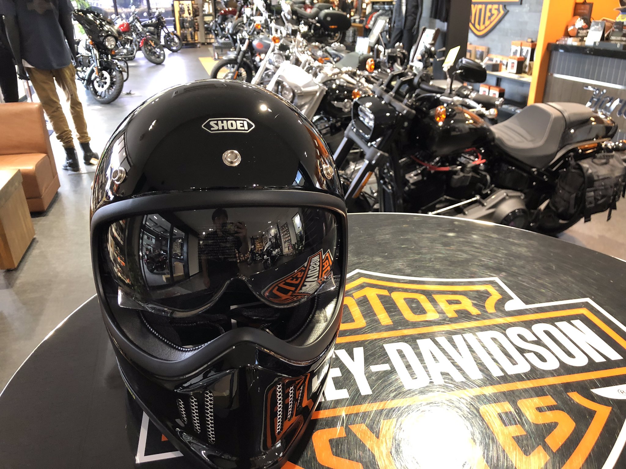 SHOEIヘルメット入荷しました✨ 大人気のEX-ZERO、Glamsterの各4