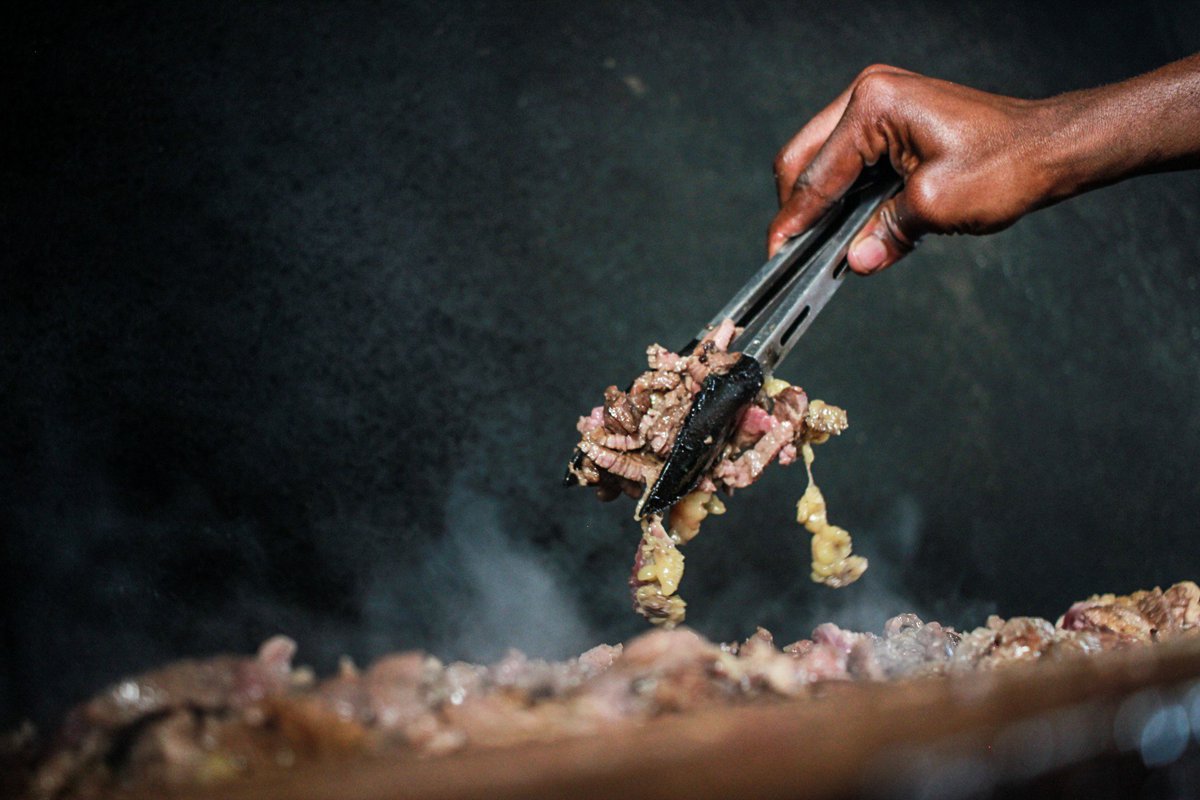 KapanaIntown's tweet image. Today we do it for the girl child &quot;Buy Kapana With Sanitary Towels&quot; .. See you from 13h00-14h00, please don&apos;t forget your receipts.. #KapanaInTown #freesalsa #kapana #food #change #girlchild #charity