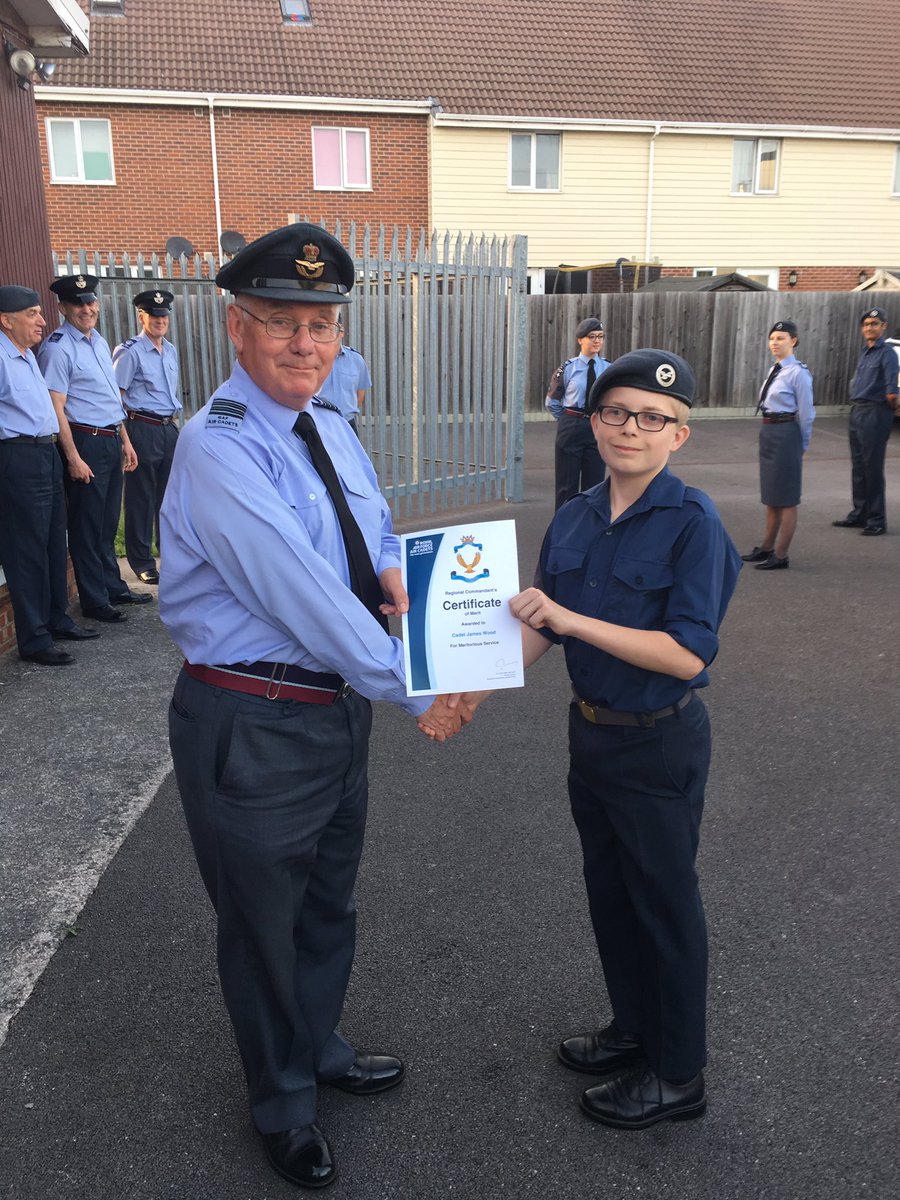 290ATC's tweet image. Regional Commandant presentations for Meritorious Service and public first aid. Presented by Wing Commander J Parsons, OC Devon &amp;amp; Somerset Wing.