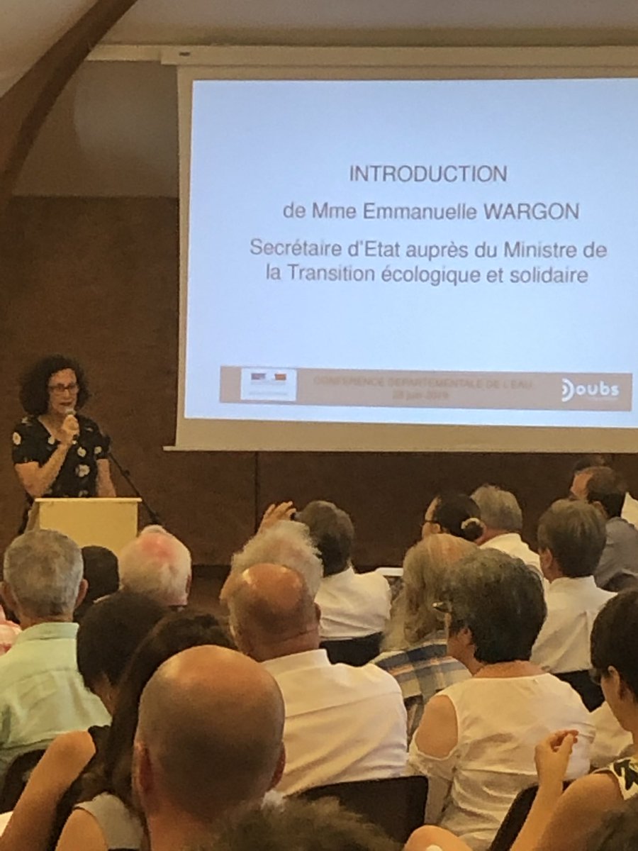 Doubscd25's tweet photo. Bienvenue à @EmmWargon au lac de #Malbuisson ! Discours d’ouverture de la 5e conférence départementale de l’#eau avec @Prefet25 la Vice présidente du @Doubscd25 Béatrix Loizon représentant la Présidente Christine Bouquin &amp; l’ensemble des acteurs concernés : riche mâtinée à tous ! https://t.co/kqbNcy2Fus