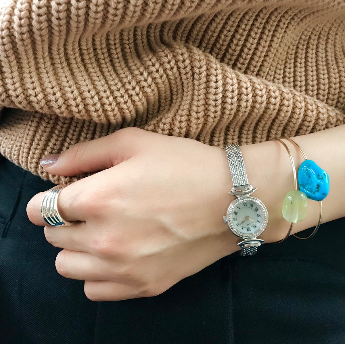 Agete アガット 19 Summer Coordinate 天然石を使ったバングルの重ねづけでこなれ感を演出