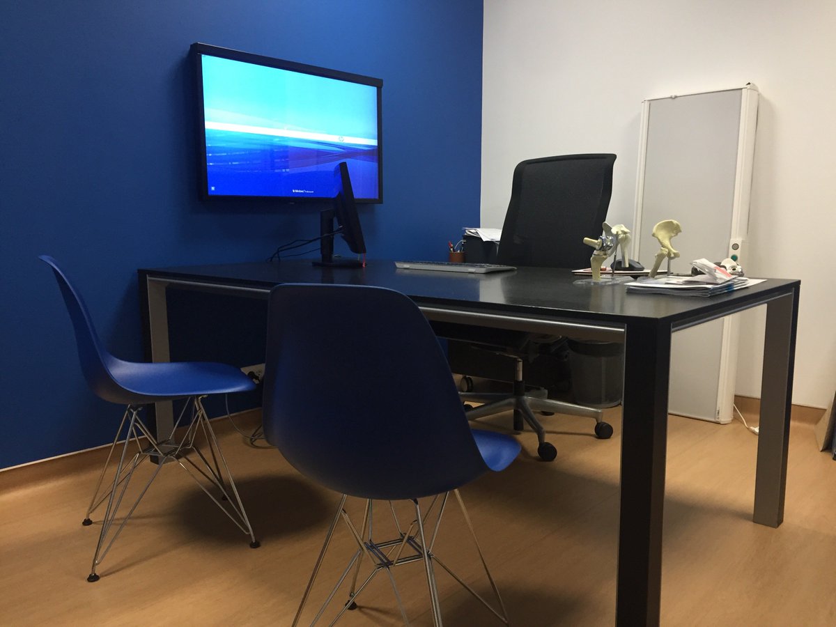 Negatoscreen1's tweet photo. Indiscrétion... L'installation du premier Negatoscreen "black edition". C'est bien un négatoscope hybride (pour radios numériques ou sur films). Besoin d'une info ? Tél. 01 34 32 21 06 https://t.co/VzyWbwonL6