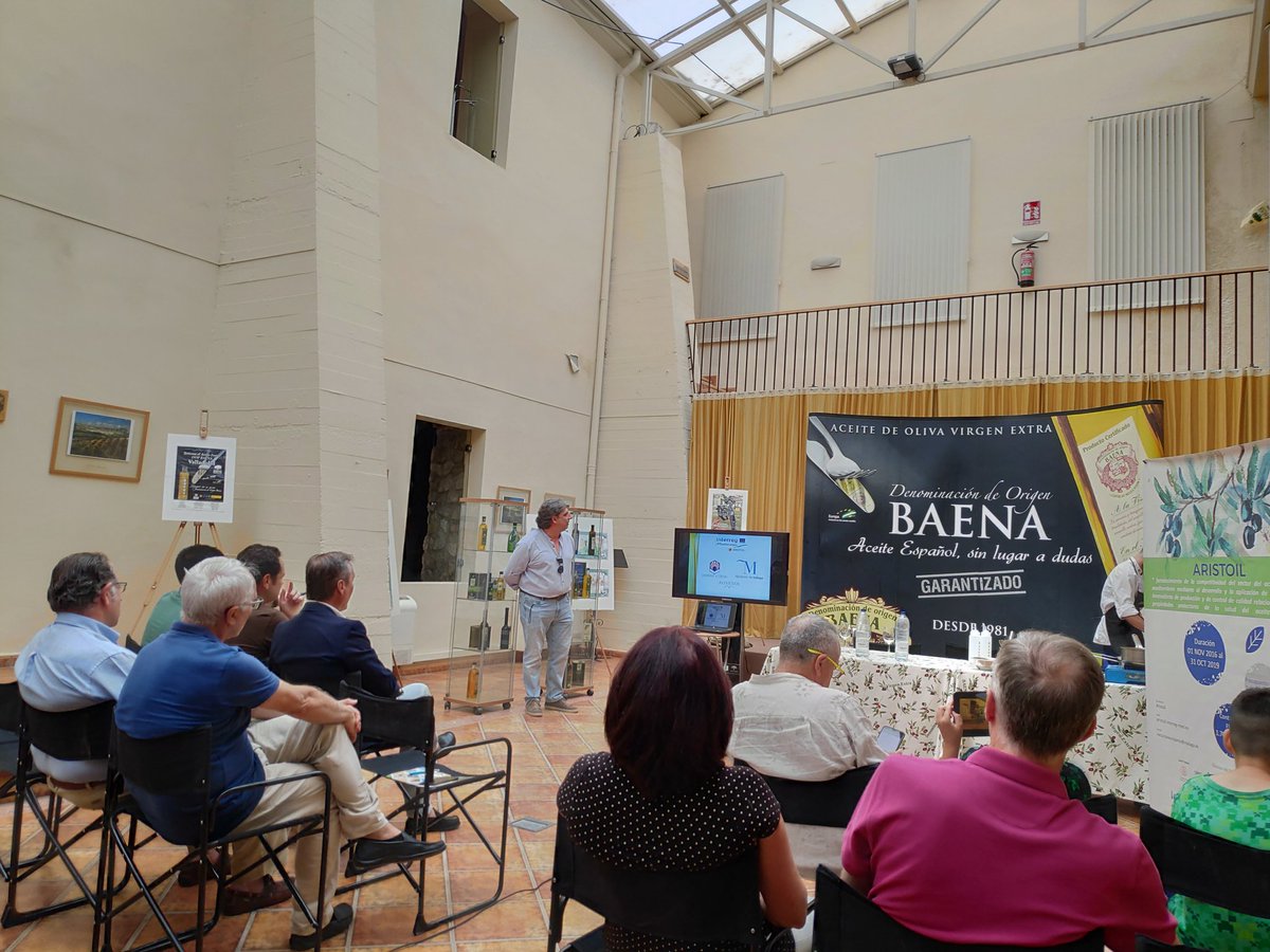 AOVESol's tweet photo. Feliciano Priego y @pacoolearum inician el Taller de capacitación para productores de aceite de oliva en el marco del proyecto Aristoil. Hoy en Baena con @AceiteDOBaena como anfitrión. Organiza @diputacionMLG @aristoilproject @jlbergillos @Dgpeinado @jalmellones @AceitesDOBaena https://t.co/3hVh6hrHiB