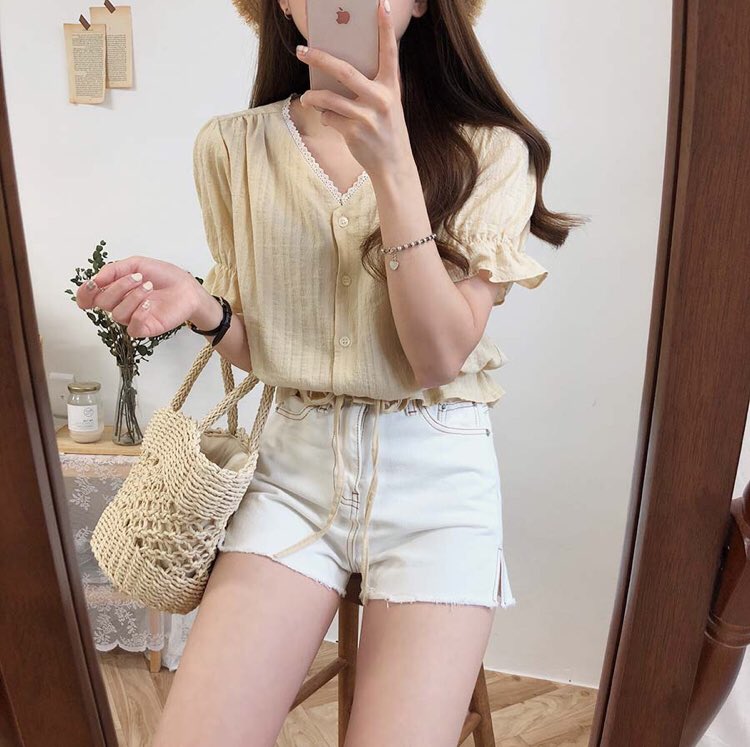 CH15Shop's tweet photo. [pre] 세나즈 리본 블라우스 เสื้อร้าน #sudalsalon น่ารักมากก~
👚มี 2 สี : Ivory/Beige 
👛ราคา 1,250฿
🎈ค่าส่ง 30/50 https://t.co/4kMZibaRn4