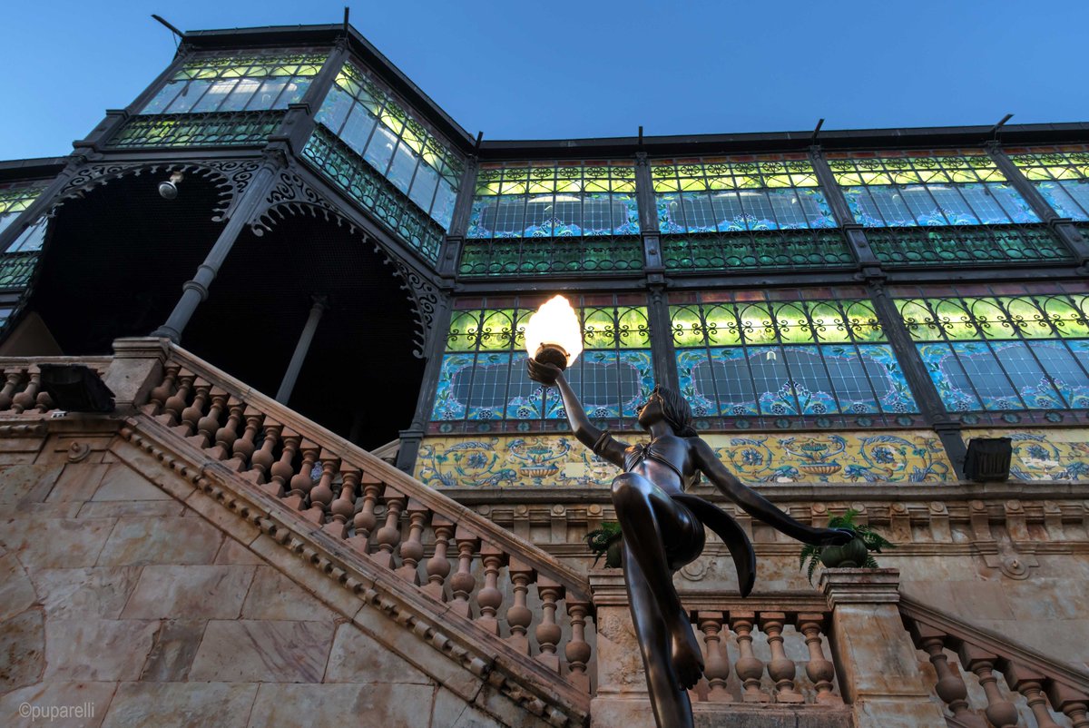 ¡Muy buenos días, Mundo! Bienvenidos a este viernes, el último de junio. ¿Lo disfrutamos juntos en el #Museo? Recuerda que abrimos de 11 a 20 horas ininterrumpidamente y... hoy abrimos #LaTerrazaDeLis a partir de las 20:30 horas. :-D 

Fotografía: Puparelli.