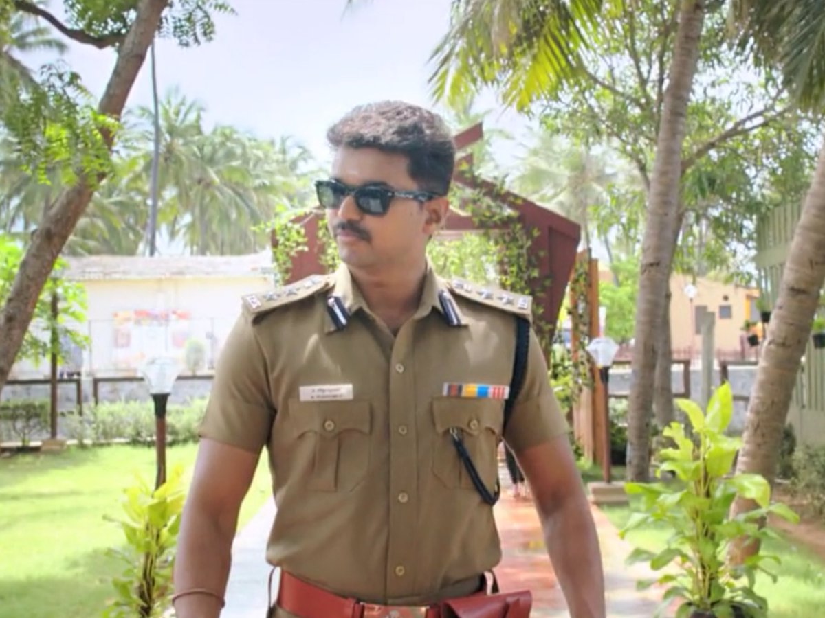 VJRasigan_Offl's tweet photo. #Theri !! 🔥 Mass 

Hero - @actorvijay 
Director - @Atlee_dir 
Music Director - @gvprakash 
Heroin - @Samanthaprabhu2 #YemiJackson 

Anthar Mass BGM 🔥🔥🎶🎶 https://t.co/5tEJUgzPrF