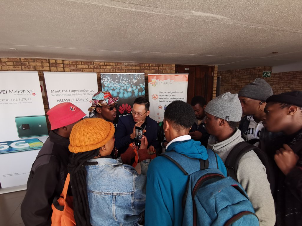 Tr8WvGCegQ1GqxM's tweet photo. In 4IR Tech Day!
@Nthabeleng_07 @DtpsZA @4IRSA @HuaweiSAR @HuaweiZA https://t.co/jGcScdlI8H