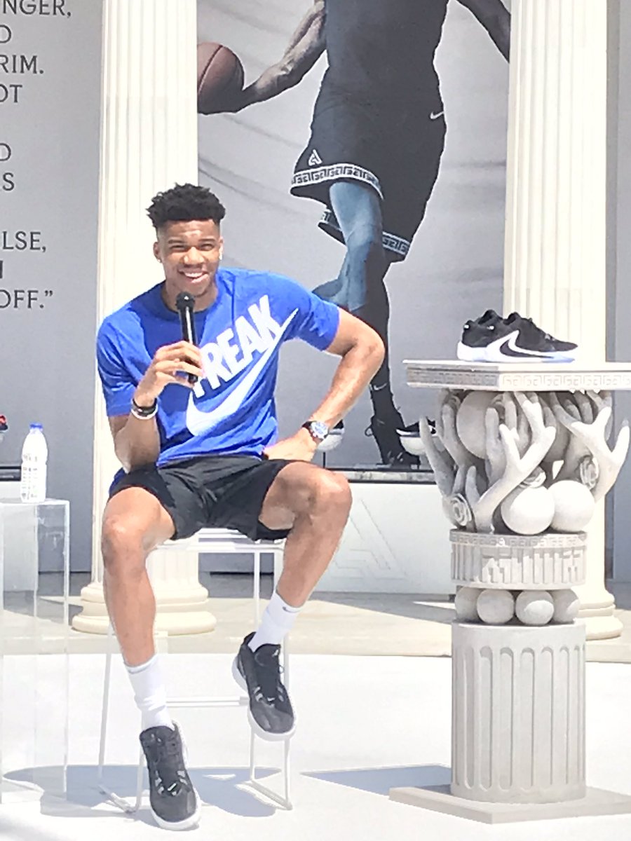 “This is insane. This is over my immagination.”
Così Giannis Antetokounmpo descrive quello che sta vivendo in NBA.