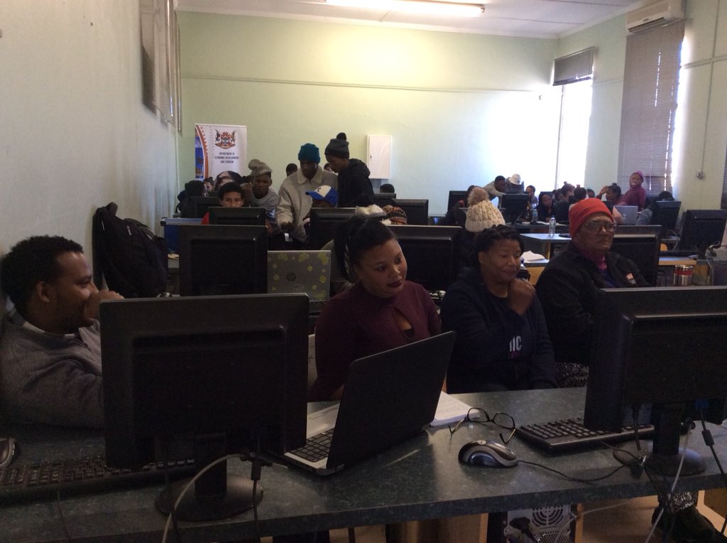 Geekulcha's tweet photo. Final presentations about to start. Parents have also joined us to ses what the youngsters have built.
Itβs the #gkVacWork Finale in Carnarvon in the Northern Cape.
#Living4IR #YouthMonth #YoungGeeks https://t.co/eHOJeZxP5V