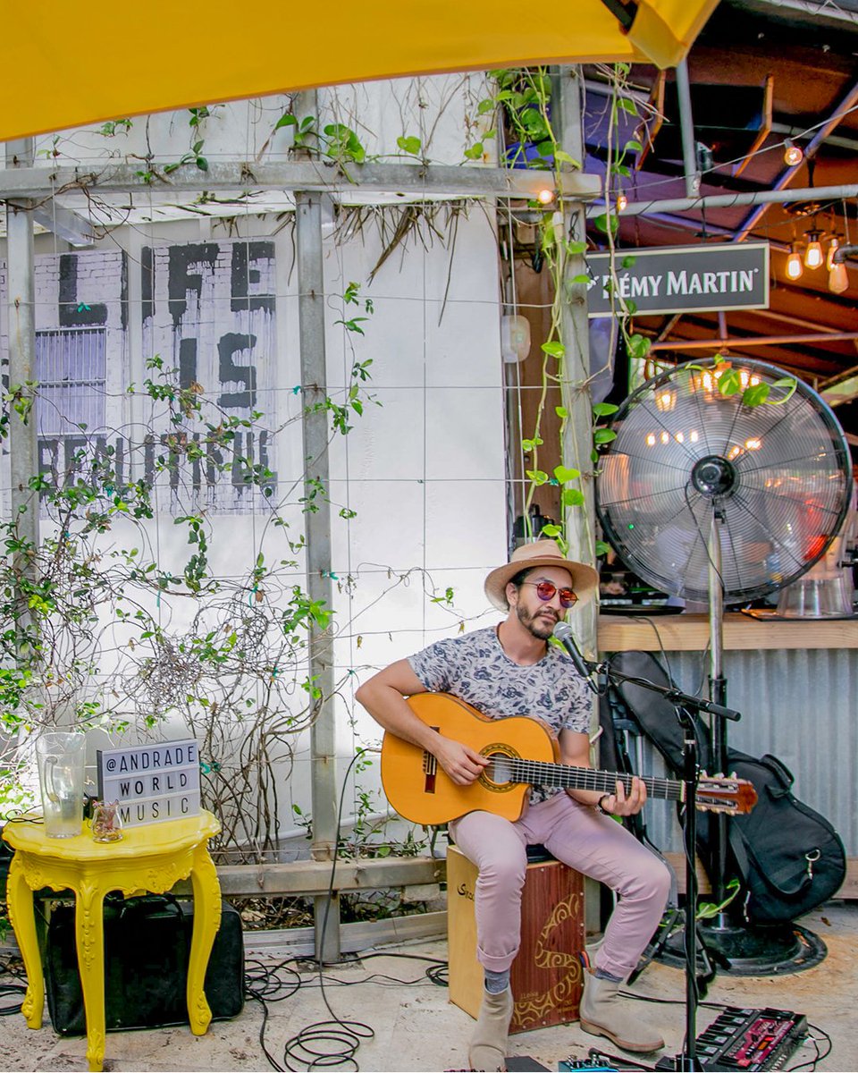 Live music for your Happy Hour at the Riviera South Beach 🎼👌