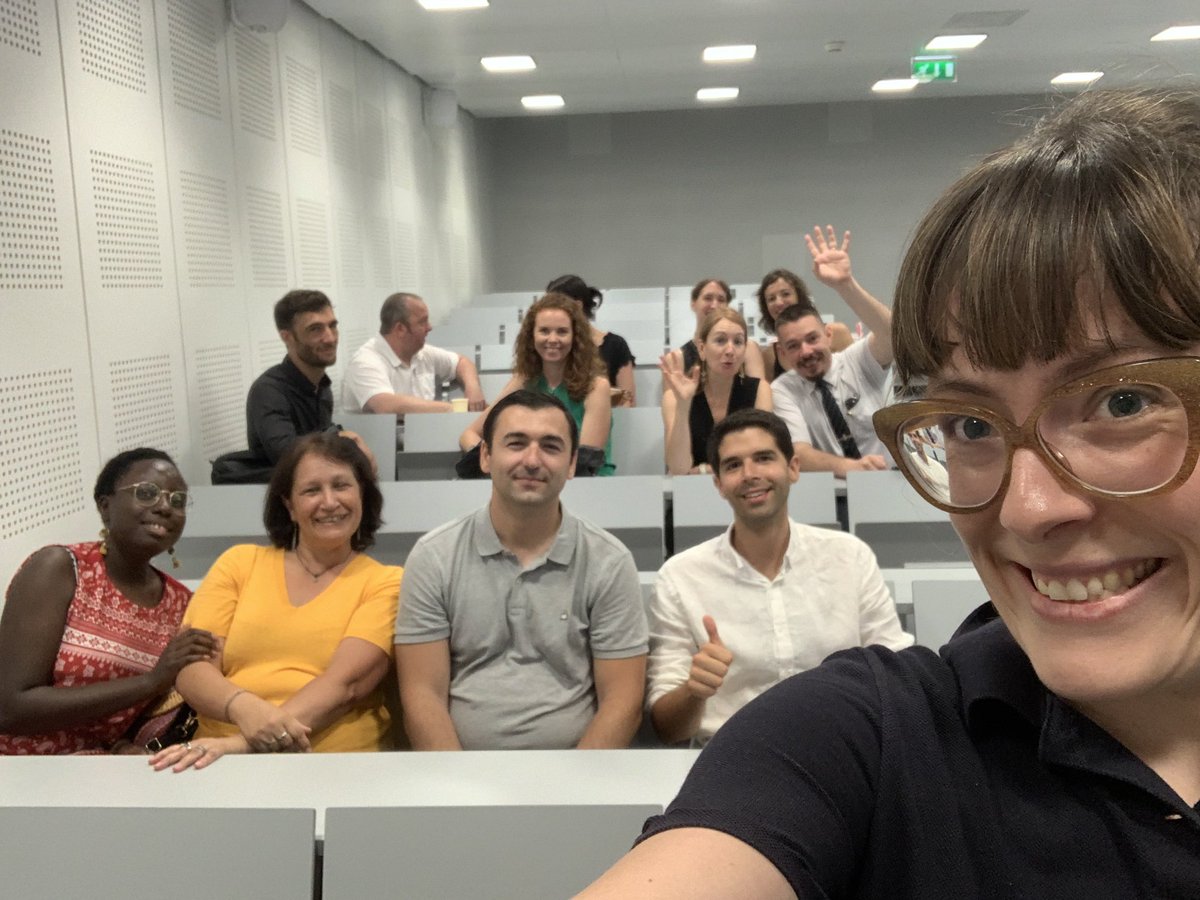 elaineedur's tweet photo. C’est la journée des anciens à l’@IRAdeLyon !! Rencontre au sommet entre la #promo47 et la #promo48. 
Et pour moi grand plaisir de retrouver mes camarades de l’an dernier ! https://t.co/RNY1gBeVkj