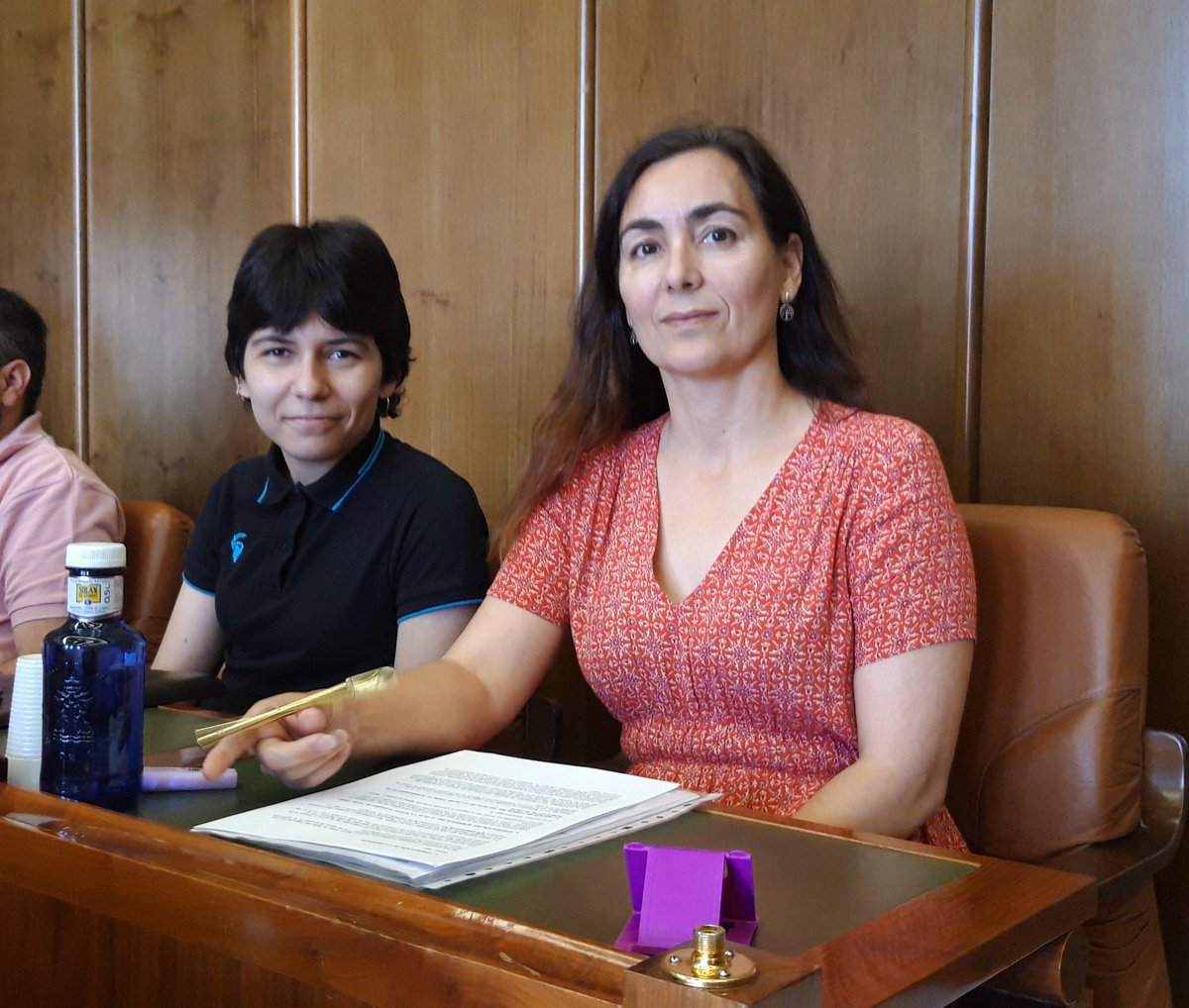 RT PodemosTorrejon: "RT OlgaVelado: Hoy en el Pleno de Organización del Ayuntamiento de #Torrejon, el pptorrejonardoz acaba de de aprobarse una asignación anual de más de 1.800.000 €.
 
Y eso que Torrejón es uno de los municipios más endeudados de Es… "