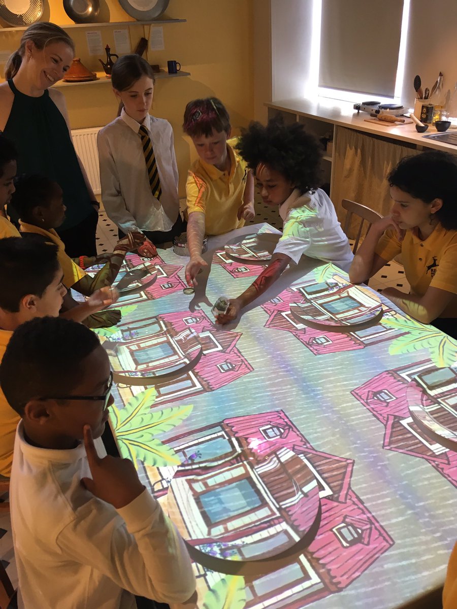 cuttingsticking's tweet photo. Great workshop @MigrationUK today! My group really enjoyed the interactive #RoomtoBreathe exhibition. Thanks Emily and Liberty! @ReayPrimary #multiculturallondon #migration #immigrantstories https://t.co/wMgaEsgVu7