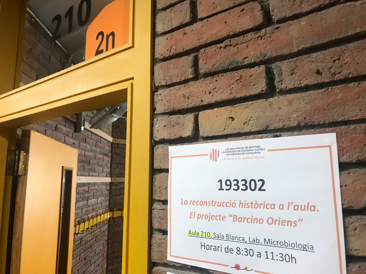 BarcinoOriens's tweet photo. Tot a punt!
"La reconstrucció històrica a l’aula. El projecte #BarcinoOriens" Curs d’Estiu del @CdLcat a l’escola @JoanPelegricat #Sants
#CdLcat #Formació #CulturaClàssica #Llatí #EscoladEstiu #DocereEtDelectare #Innovació #RecreacióHistòrica #Ensenyament #ReconstruccióHistòrica https://t.co/sqg0qmKaBu