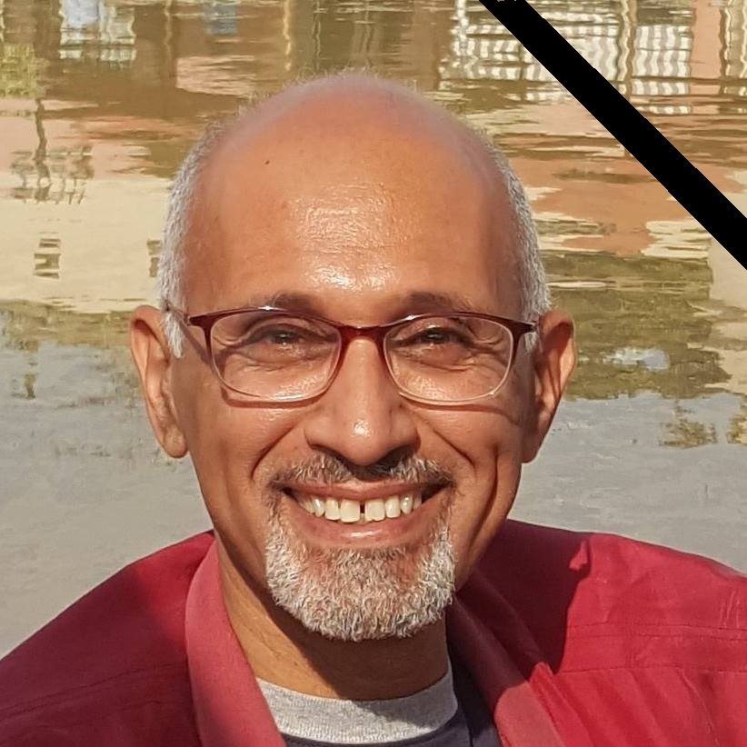 AzzaMatar's tweet image. توفى الى رحمة الله الدكتور هانى ناجى سلامة مساء يوم 25 يونيو 2019 ..لروحه المحبة والسلام. نعزى انفسنا فى الفقيد الغالى..اسكنه الله فسيح جناته و ألهم محبيه الصبر و السلوان @hnsalama