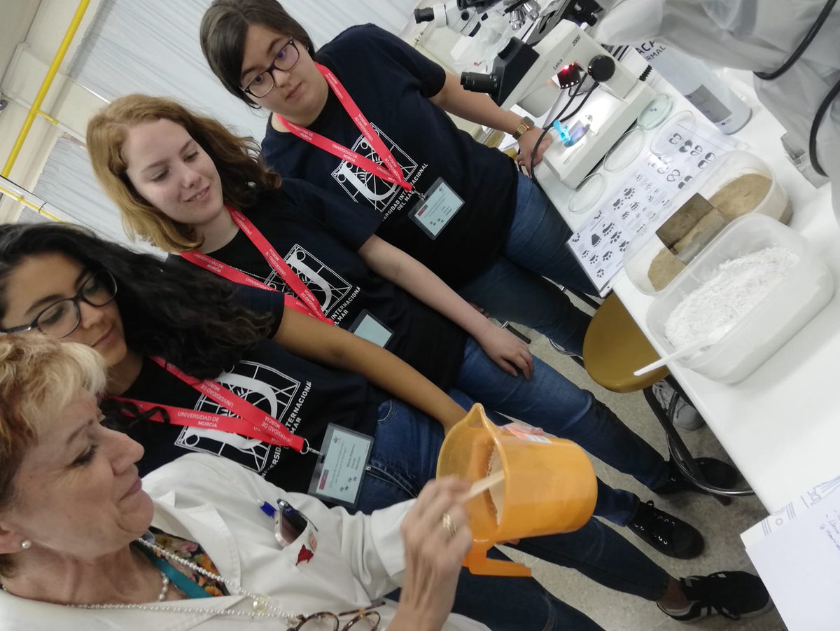 extensionumu's tweet photo. Clausurada la III Escuela de Verano #FaBioUMU: un paseo por la biología, @biologiaum con @AlfonsaGarcaAya en la @UMU https://t.co/Ks5ZtmtF4H