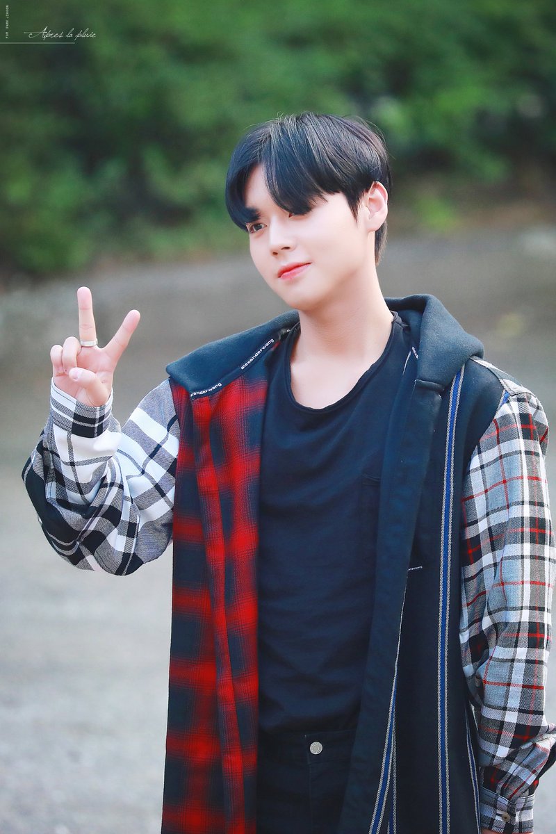 Apreslapluie_JH's tweet photo. 190628 뮤뱅 출근길 ~♡
#박지훈 #지훈 #Parkjihoon #JIHOON https://t.co/Dm83mCWaeh