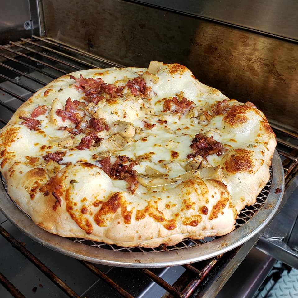 BenvenutisPF's tweet photo. Chicken Bacon Ranch Pizza. #foodtruckfriday #benvenutis #benvenutispizzafactory #franklinpa #pizza #strombolis #calzones #knots https://t.co/fFDkUSPWsi