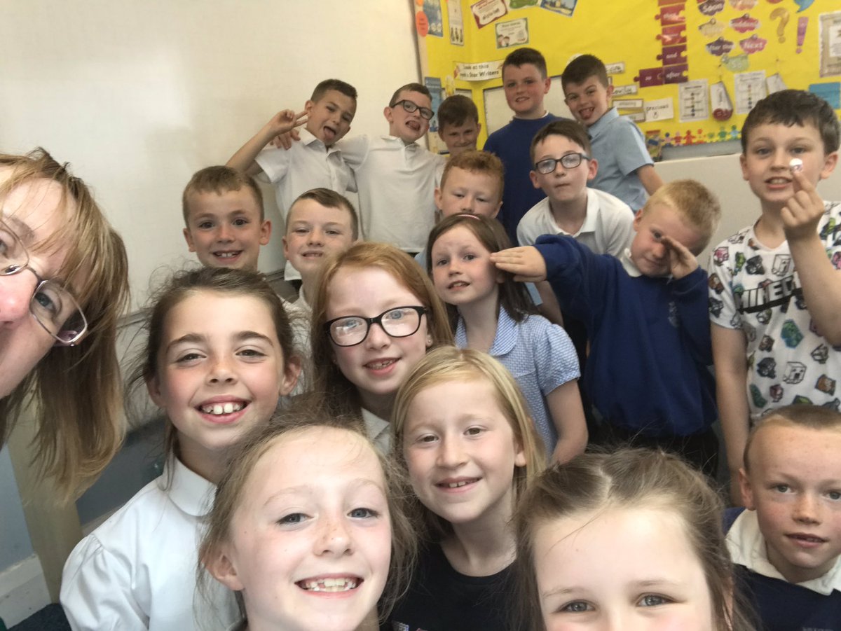 mrsgillespie15's tweet photo. Our last selfie as P4/3...thank you for all the lovely gifts &amp; cards! Have a fantastic summer &amp; remember to stay safe! 😎😎😎😎#illmissyou #fabclass https://t.co/nyeIhOXfrB