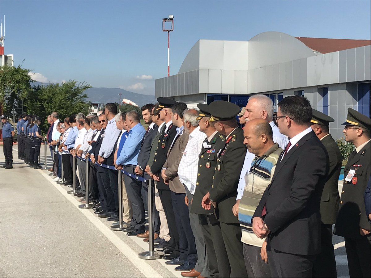 kadimdurmaz's tweet photo. Erbaa’lı hemşehrimiz, vatan evladımız, şehidimiz Piyade Sözleşmeli Er Kadir Yıldırım’ın naaşını Havaalanında karşıladık. Mekanı cennet olsun. https://t.co/tFFQfJeX5M