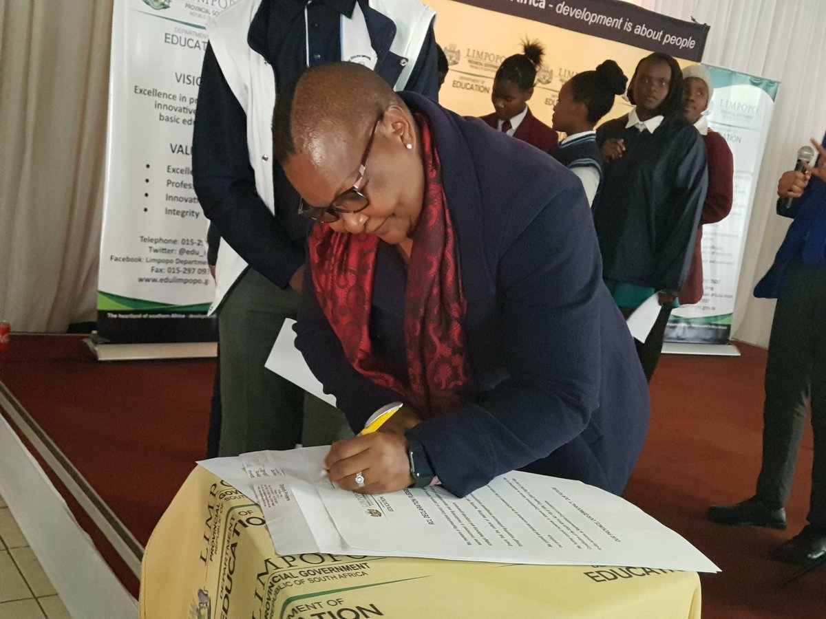 SamMakondo's tweet photo. Mec Boshielo @PollyBoshielo leading the signing of a pledge committing RCLs to ensure that teaching, learning and safety is a priority in Limpopo schools. https://t.co/1EQg57cdcS