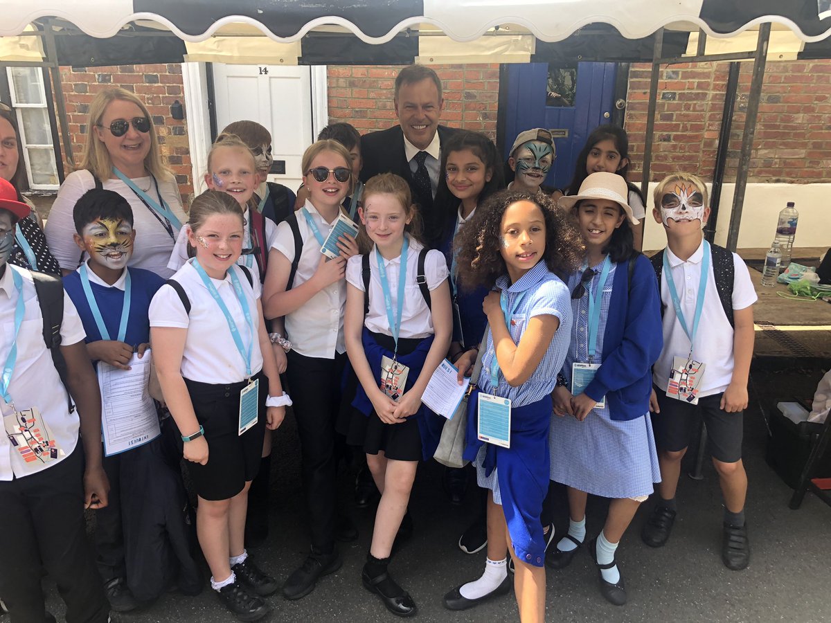 ravensdalejr's tweet photo. RJSKidscafe enjoying the sun and meeting Peter Jones at #Entfest19 #YouMakeTheFuture https://t.co/zrB0DHExKG