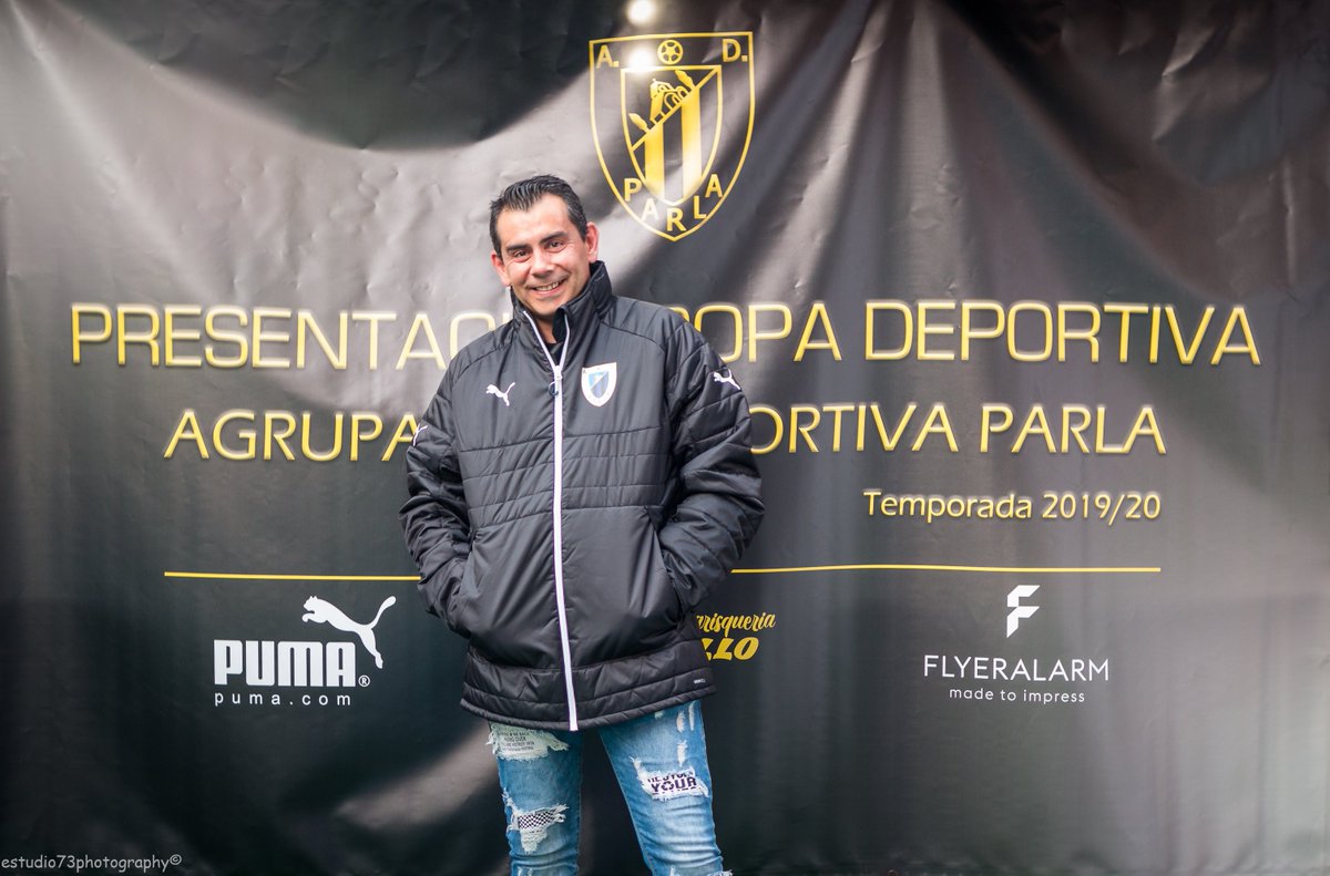 adparla's tweet photo. ❤️ ¡Orgullosos de veros felices por conocer nuestras nuevas equipaciones!

🤝 Hoy queremos dar las gracias a las empresas y profesionales que hicieron posible ayer el acto de presentación:

@FLYERALARM
@Cristalbox Parla
#Estudio73PhotoGraphy
@cerveceriatruji

#ParlaRugeParaVencer https://t.co/OQyejszN7h