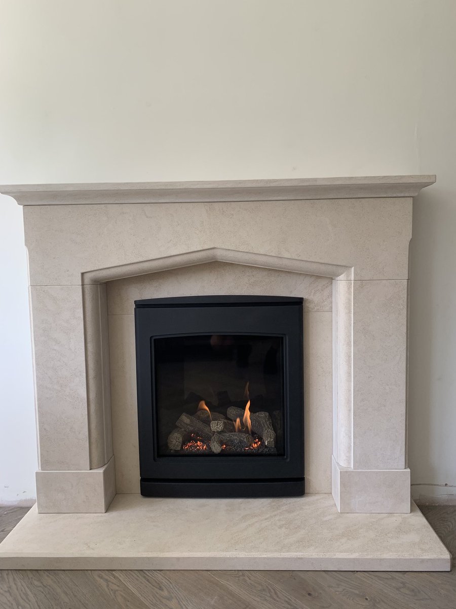 Yeoman CL530 gas fire &amp; Corinthian stone mantel installed yesterday 🔥<a href="/StovaxGazco/">StovaxGazco</a> @capital_fp