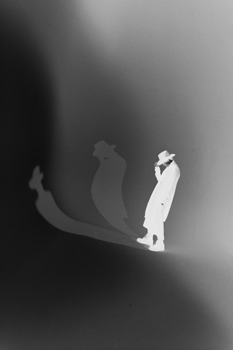 shun_komiyama's tweet photo. Yohji Yamamoto GroundY 2019-20 AWのビジュアルをディレクション、撮影しています。
映像監督は中村壮志くん。
モデルは池田エライザさん、清水尋也さんです。
@yohji_inc 
@Ground_Y 
@elaiza_ikd 
@office_saku https://t.co/BpOZ5jLJ2i