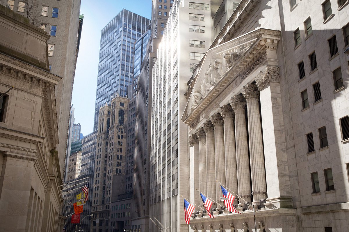 TEALWALK's tweet photo. Tell Every Amazing Lady® is headed to Wall Street to ring the closing bell at the New York Stock Exchange! Tune in at 4 pm. @nyse
#TellEveryAmazingLadyAboutNYSE #TEALTakesOverNYSE #NYSEClosingBell #TCSNYCMarathon #TellEveryAmazingLady #TealWalk #OvarianCancer https://t.co/ceA7LwGY1G
