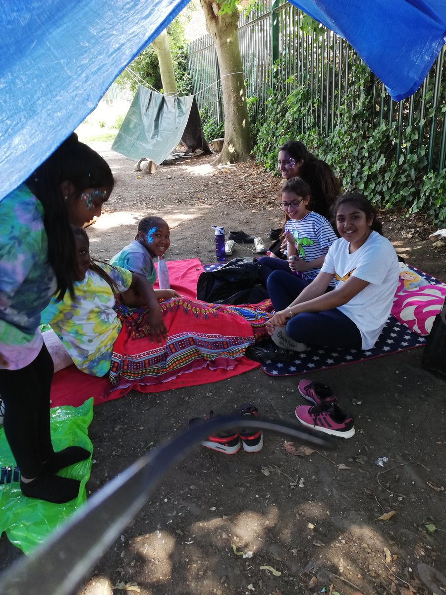 MrsMakinsonLHS's tweet photo. Relaxing and chillaxing at Laurance Hainesbury festival today! #lhsactivityweek2019 #forgetglastonbury #thisiswherethefunisat @LHallLHS @LHS_Watford @HeadLHS @pandit_mrs https://t.co/dWcJvpTpK9