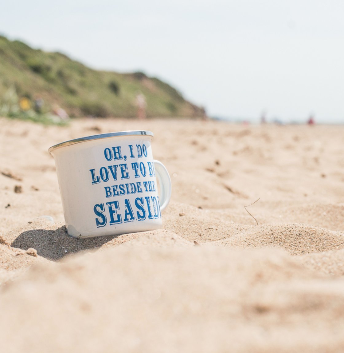 LyonsCoffee's tweet photo. #FreebieFriday is here and summer has finally arrived ☀️
 
To #WIN 2 boxes of Lyons Coffee bags &amp; 2 Lyons keep cups, simply tell us which beach you would love to visit this weekend 🏖️
 
#Competition #Prize https://t.co/XoLlaBOTr2