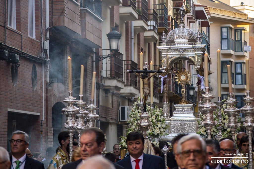 EsperanzaHuelva's tweet photo. 📸 Galería Fotográfica Procesión Eucarística Extraordinaria con motivo del 125 Aniversario Fundacional
 @EsperanzaHuelva 
@ExpiracionH
@BSLiceodeMoguer

📸 Fotos: @CuartoTramo (Sergio Borrero)

➡️ +Fotos en: https://t.co/mWIlg8BS4e

#Huelva
#CorpusChristi2019 
#corpus2019 https://t.co/FC5O0vwSUU