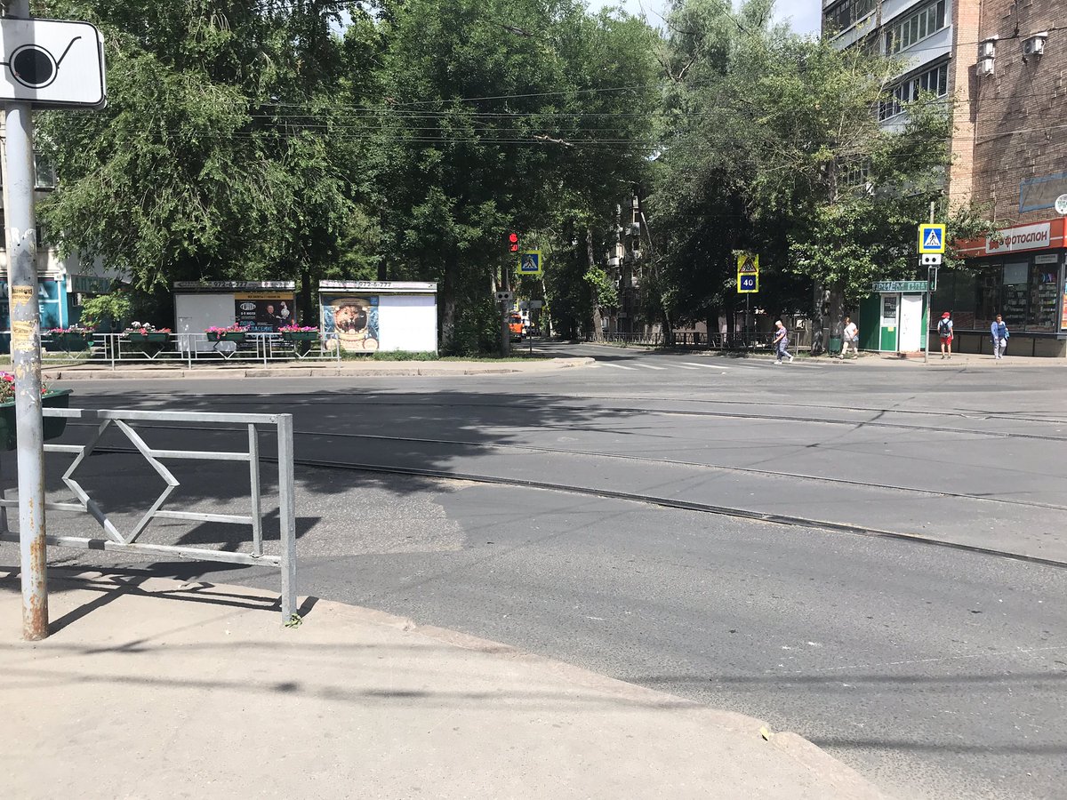 Kykuruka's tweet photo. @DepGorHozSamara @SamMobilePriem Прошу установить противо пешеходное ограждение в данном месте, на перекрестке Мичурина Клиническая. Смертники надоели уже. https://t.co/Yx8rrj00wN