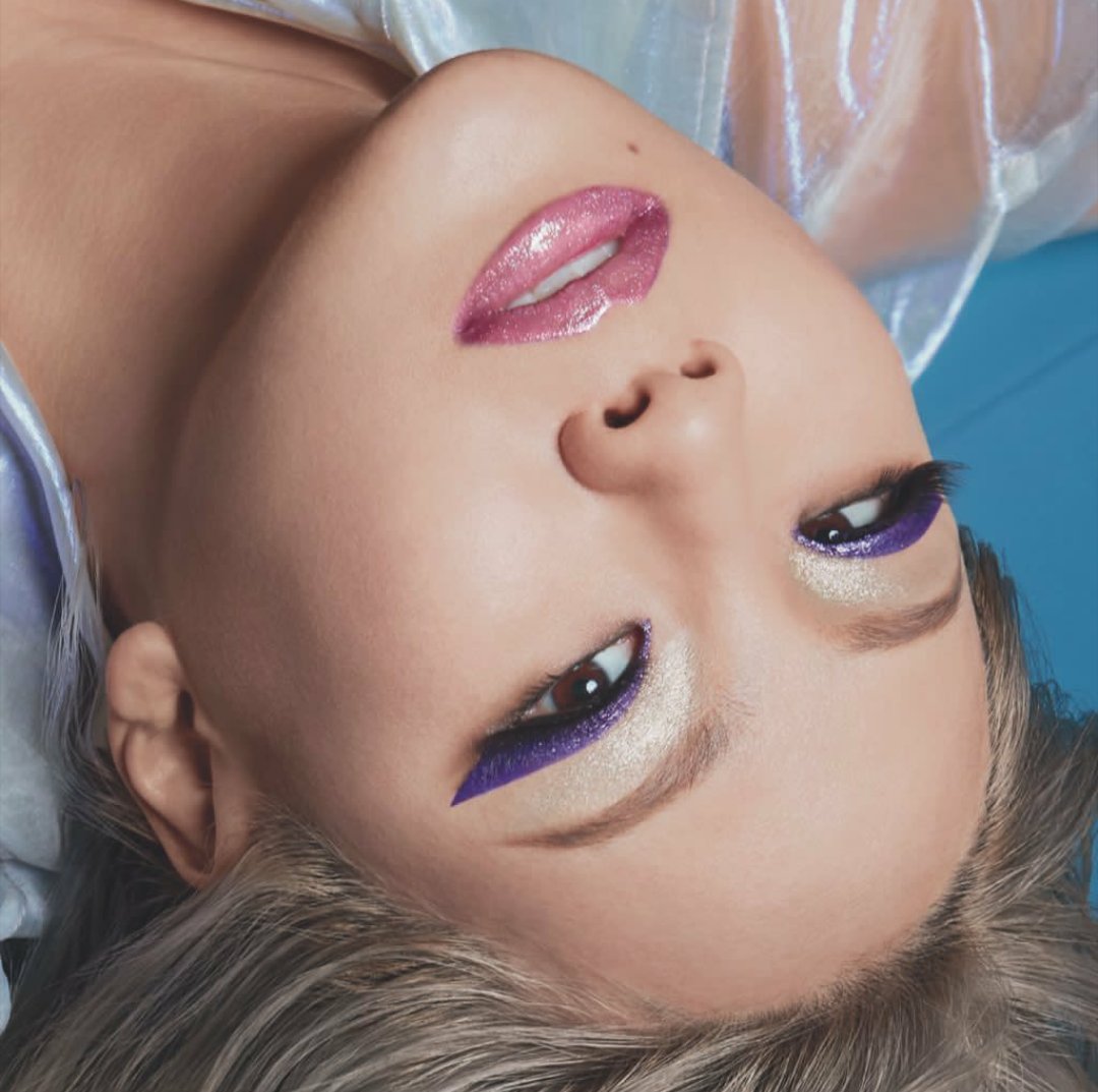 YGFFamily's tweet photo. CL pour la ligne "Pretty Different" de la marque Urban Decay Cosmetics. https://t.co/tmWBdAY7Yv