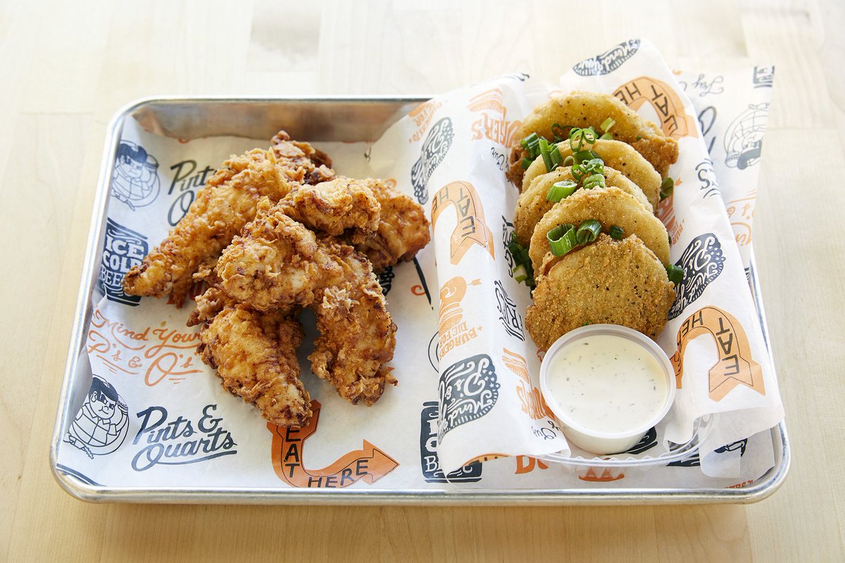 Lunch time hits 5th gear at the Mudsmith / Pints and Quarts Dallas combo location! #PastramiSammich #Chicken #DallasLunch #OakLawnLunch