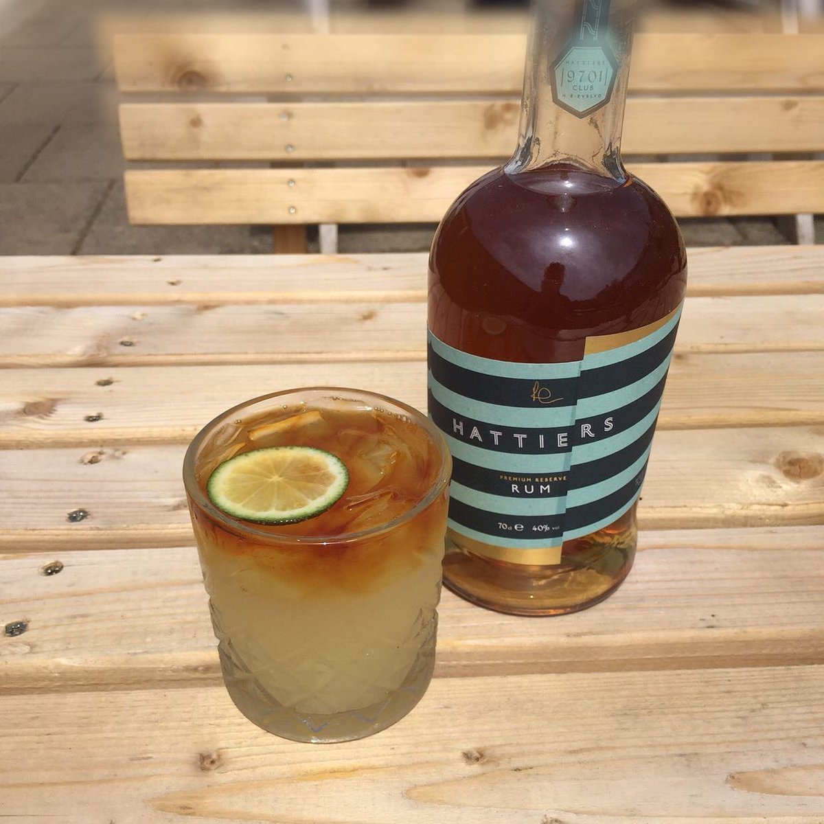☀️ Summer Special ☀️ 

Dark and Stormy... The perfect way to end your evening. @hattiers_rum paired with <a href="/ashridgecider/">AshridgeCider</a> ginger beer. 

#darkandstormycocktail #cocktail #summersdrink #delicious #localpub #chillington #southhams #southdevon
