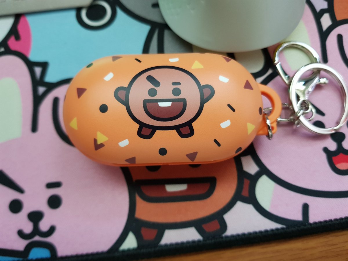suoooooook's tweet photo. 귀염터지는
갤럭시 버즈 케이스💕💕
#BT21 @BTS_twt #슈키 https://t.co/cJVpRSX0E6