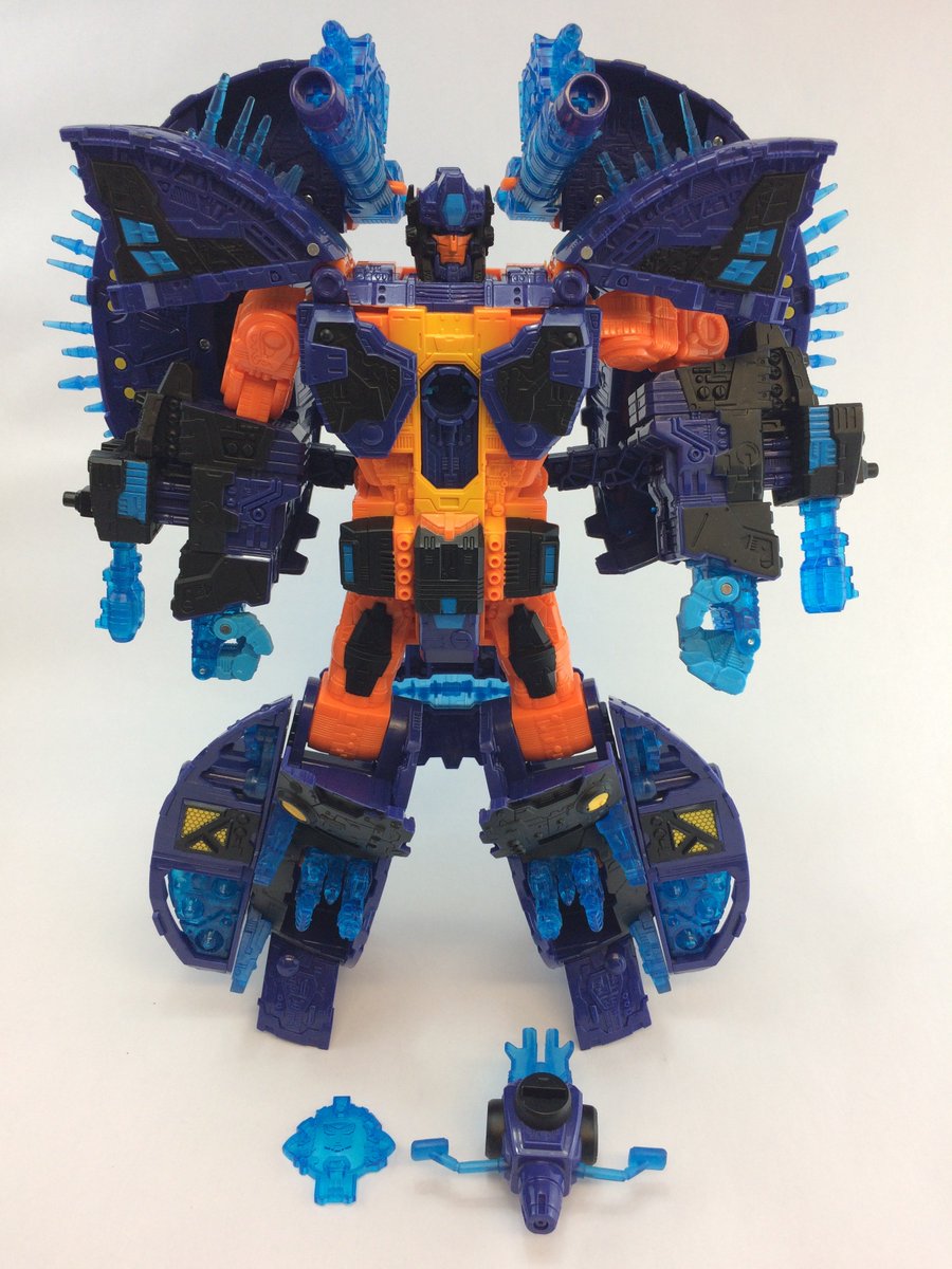 SixoTF's tweet photo. To celebrate hitting 4k followers, it's GIVEAWAY TIME! 

RT this message for a chance to win TLK Cybertron! 

It's a beautiful toy in fantastic loose/complete condition.

I will post international if you cover shipping, otherwise UK only. Competition closes 12pm UK time tomorrow. https://t.co/gA6JSz74Nk